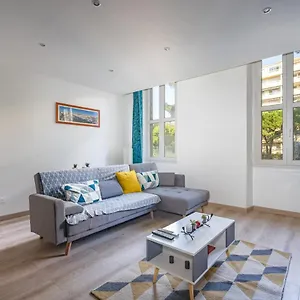 Entier: Calme, Spacieux, 2 Chambres. Marseille